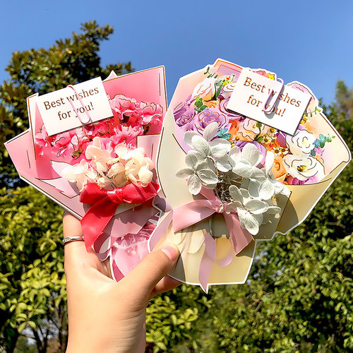 大角色节日贺卡大束花简约