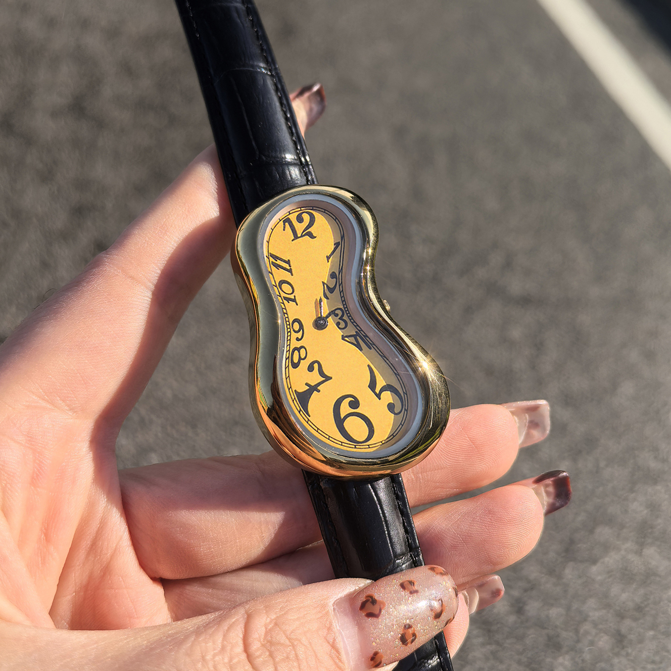 品时异形表中古风扭曲大表盘手表