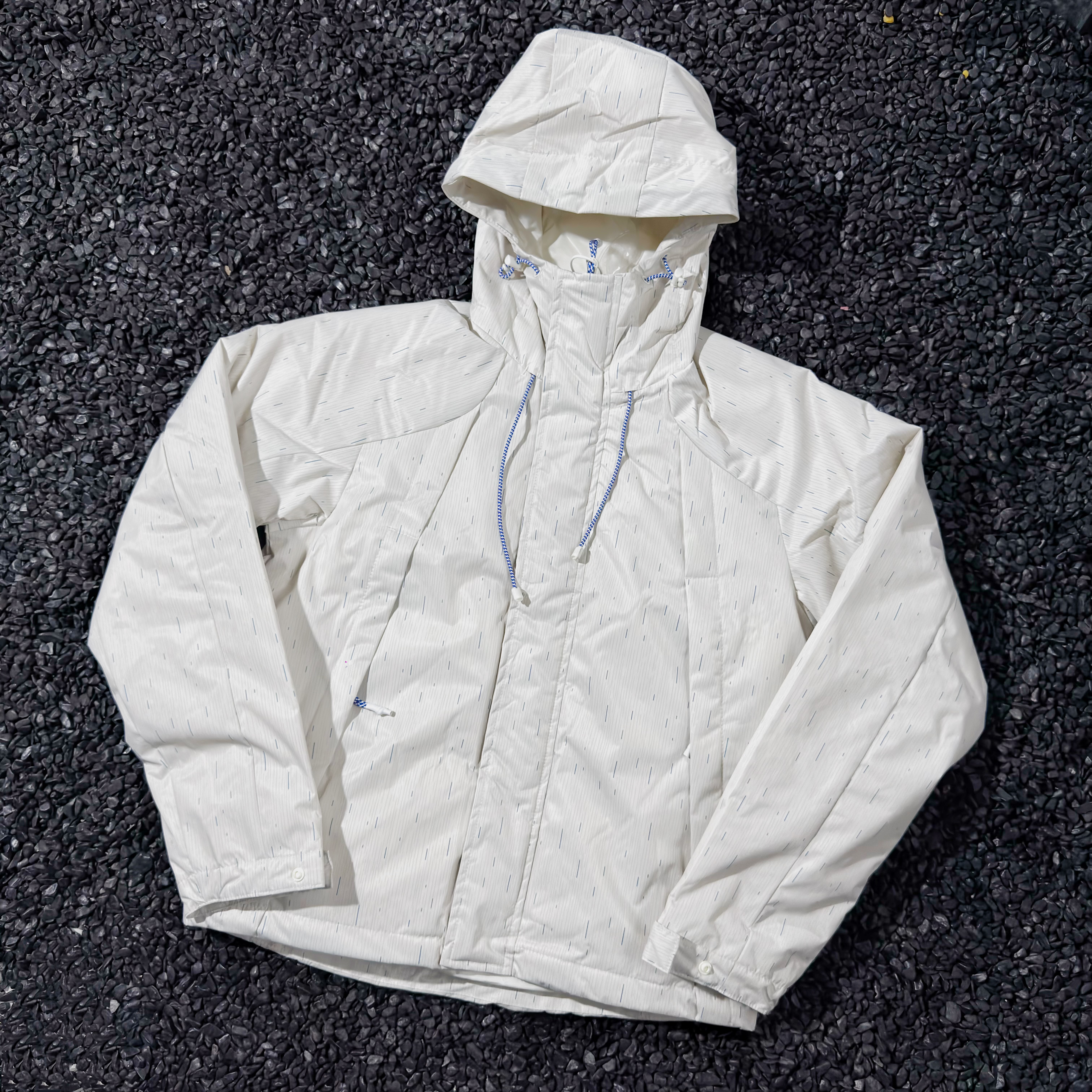 日单Fppev 90白鸭绒户外防水ai迷彩冲锋羽绒服轻量连帽羽绒滑雪服
