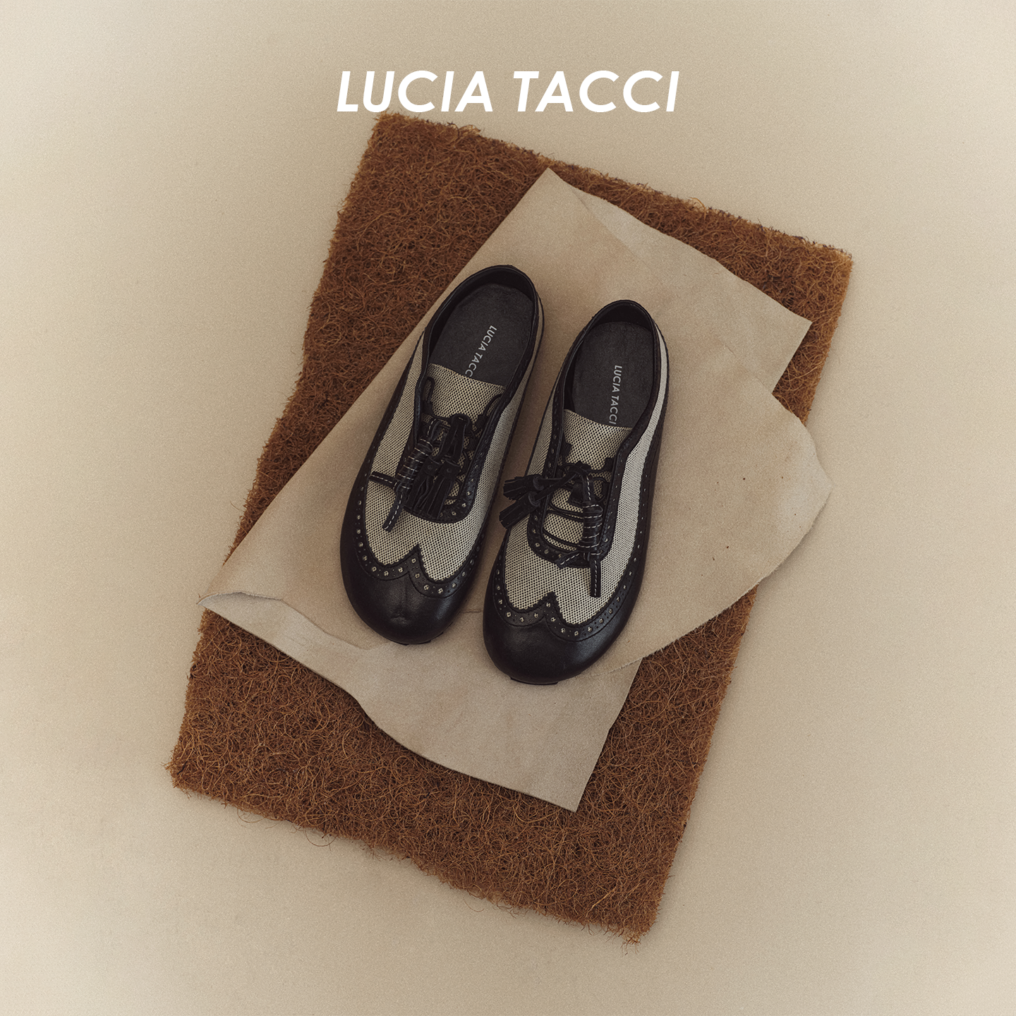 LUCIA TACCI 皮质帆布英伦布洛克流苏宽版休闲鞋26SS春夏新品