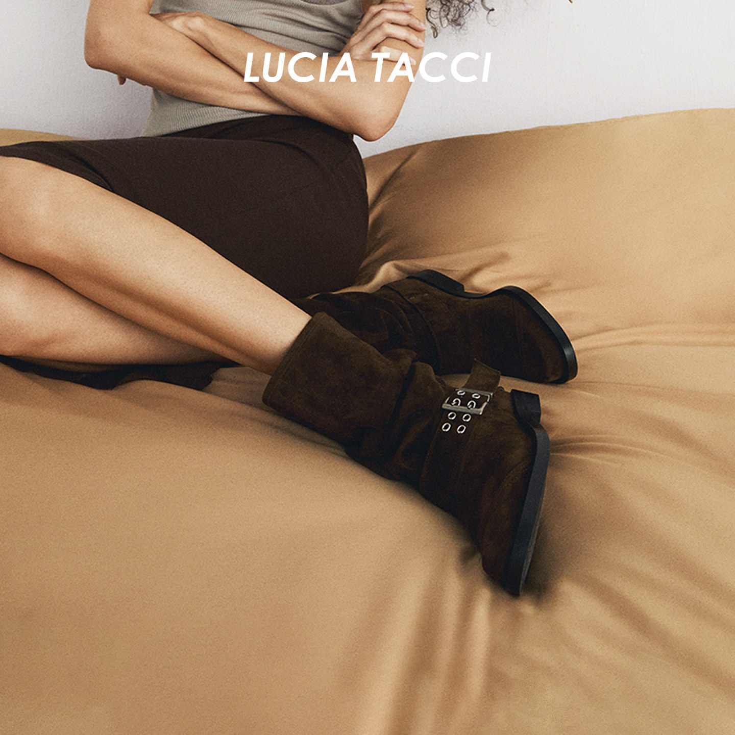 LUCIA TACCI 软牛皮皱褶宽筒低跟休闲松弛堆堆短靴秋冬经典款