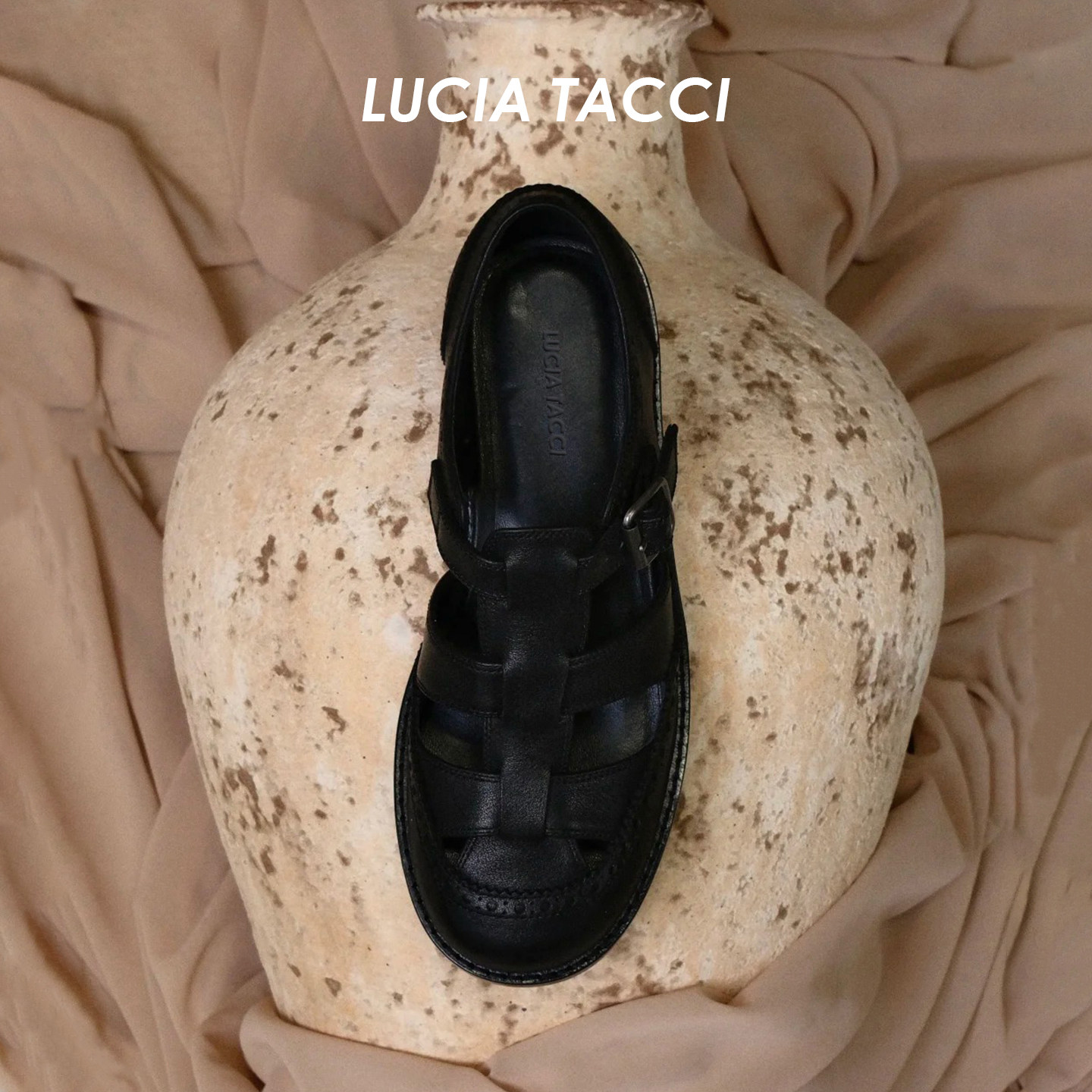 LUCIA TACCI 布洛克雕花英伦镂空低跟罗马风凉皮鞋26SS春夏新品