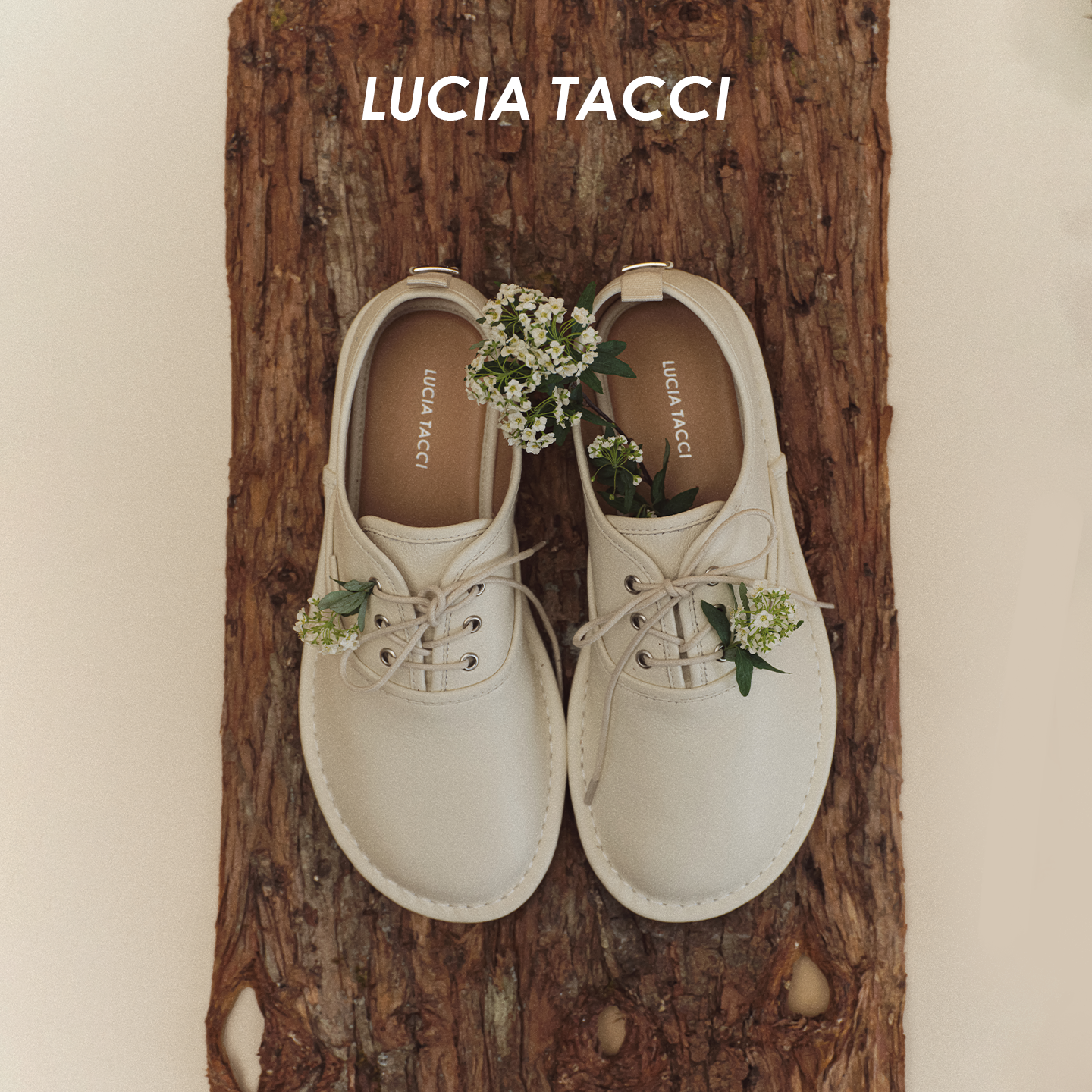 LUCIA TACCI 26春夏新品软牛皮裸足感松弛宽版极简牛津休闲鞋