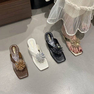 法式烟花水钻高级设计小众人字拖女夏外穿方头小坡跟夹趾凉鞋拖鞋