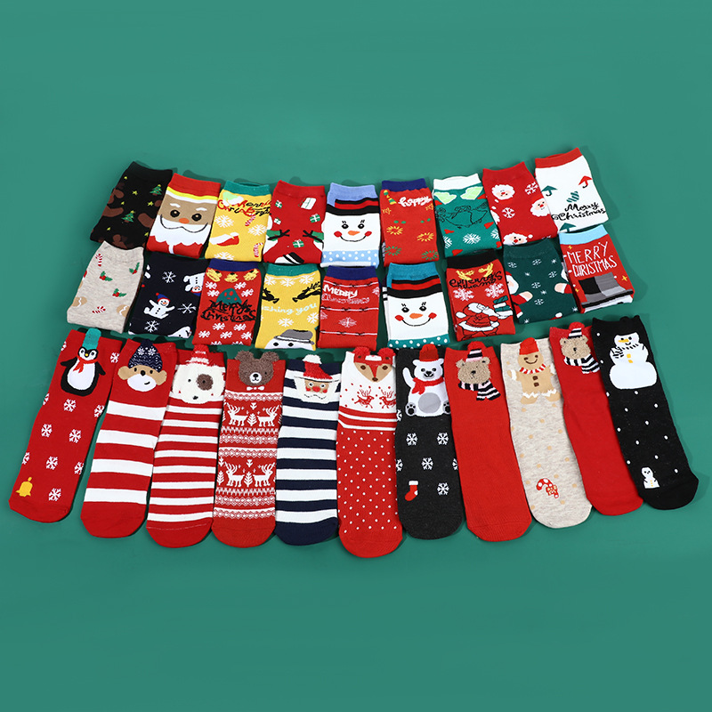 圣诞新款秋冬动漫卡装中筒休闲棉袜现货红色可爱卡通圣诞袜子