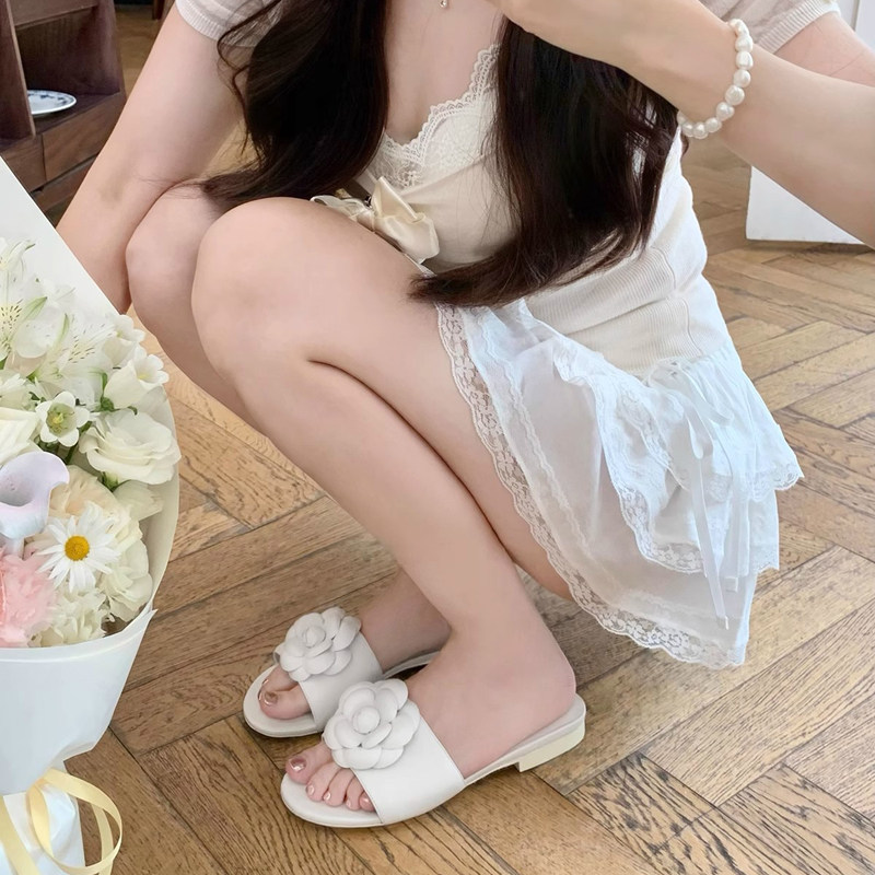 小香风山茶花粗跟一字拖鞋女夏外穿气质2026新款法式平底凉拖百搭