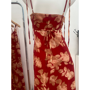 布兰妮 夏日热恋/巨显白复古红不规则碎花裙女夏印花连衣裙修身型