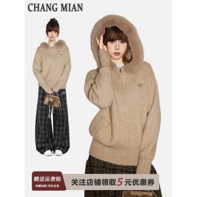 卡其色连帽毛领毛衣外套