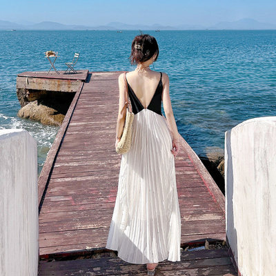 海滩夫人三亚海边深V雪