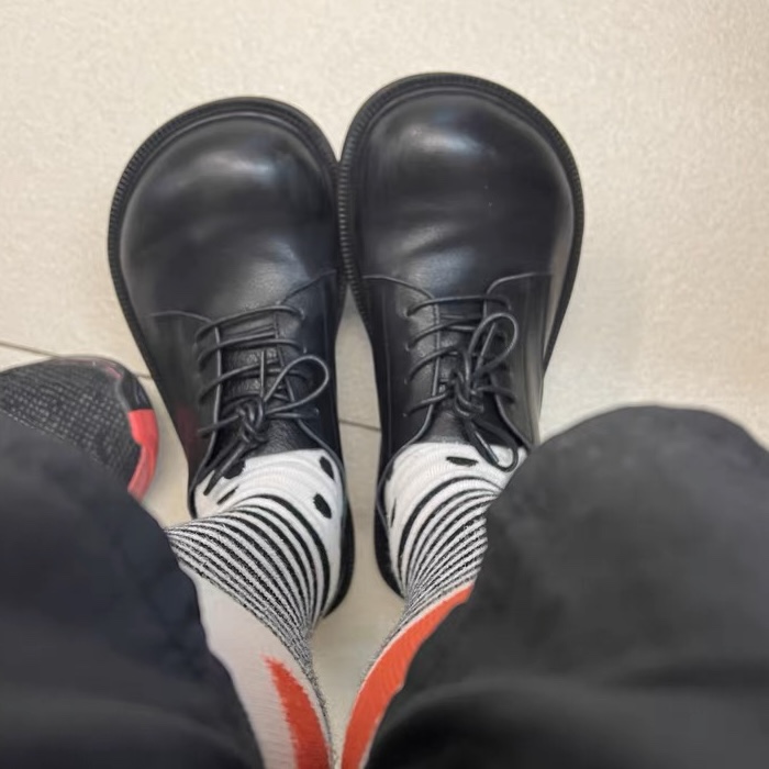 春季新款复古娃娃头真皮马丁鞋低跟大圆头系带头层牛皮宽松女鞋子