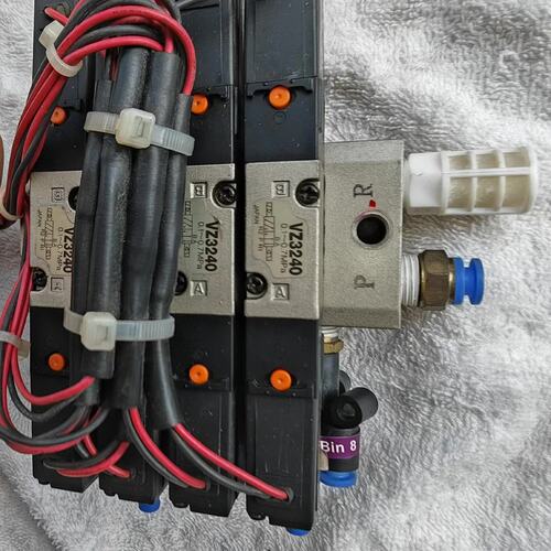 （议价）二手日本电磁阀 VZ3240 DC24V。 见实物图