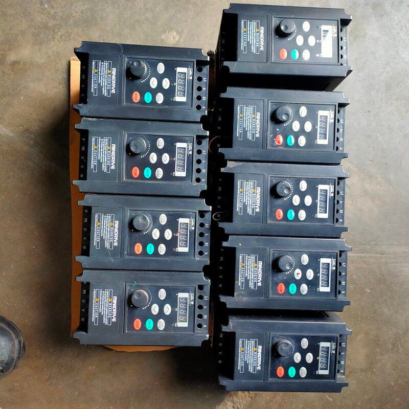 (议价)日本三肯变频器220v0.4kw,成色如图实物拍摄,功能完好