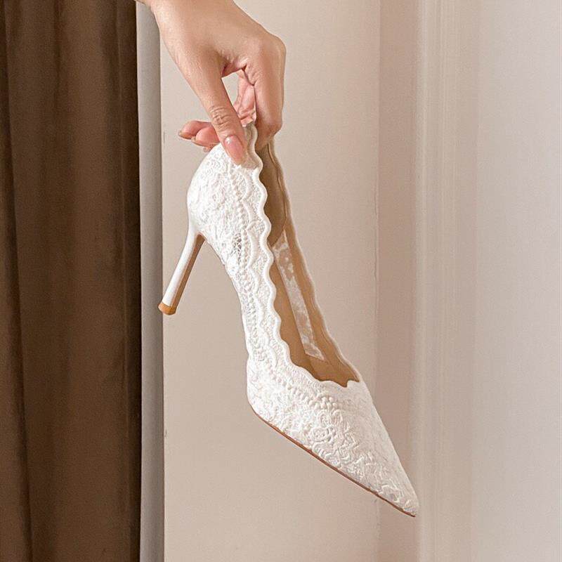 白色高跟鞋婚鞋女2026年春秋新款尖头细跟刺绣蕾丝秀禾婚纱新娘鞋