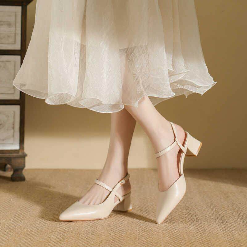法式粗跟包头凉鞋女夏2026年新款尖头小码一字带高跟鞋配裙子单鞋
