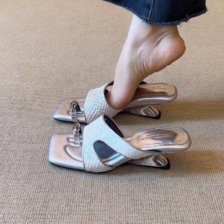 套趾坡跟拖鞋女2026年夏季新款仙女气质凉拖性感配裙子露趾一字拖