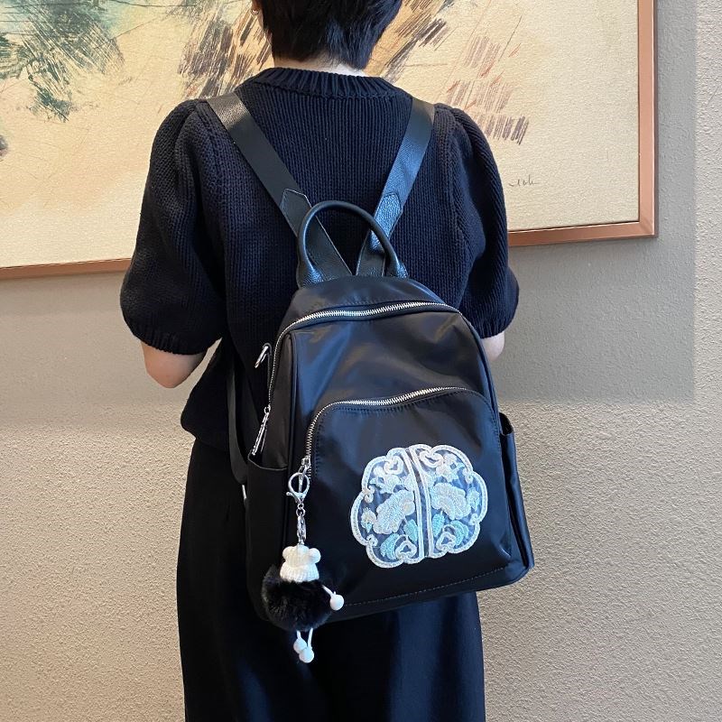 香港双肩包女2024新款时尚刺绣牛津布旅行背包大容量休闲女士书包