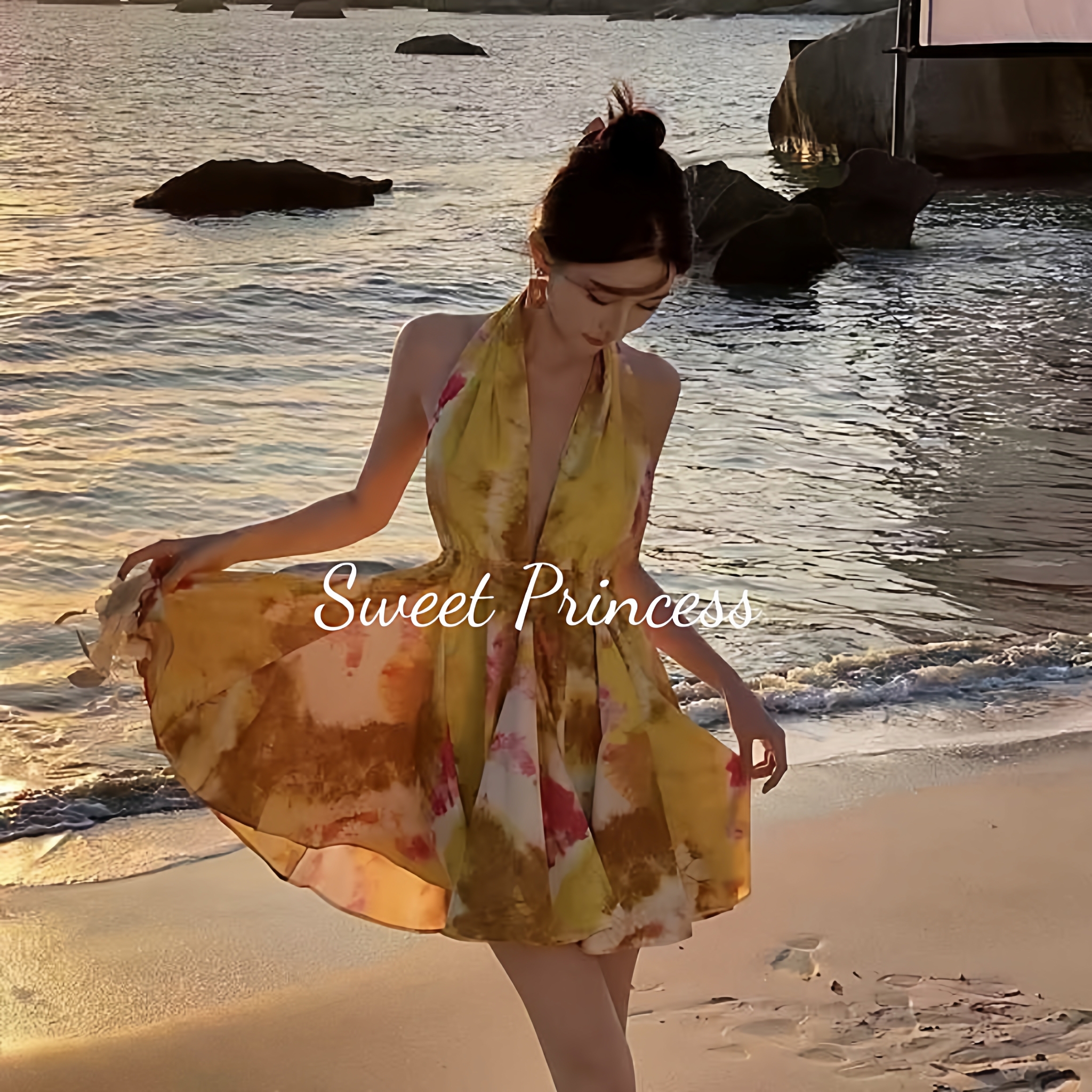 「法式落日」黄色印花挂脖连衣裙性感V领辣妹短裙海边度假沙滩裙