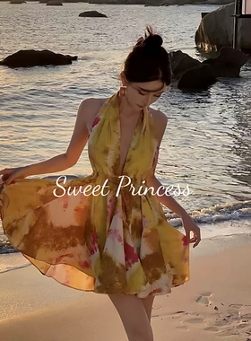 「法式落日」黄色印花挂脖连衣裙性感V领辣妹短裙海边度假沙滩裙