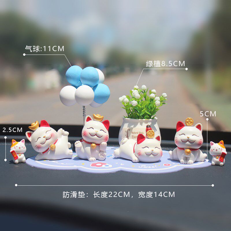 热销2024新款车载摆件可爱招财猫装饰品网红车上创意中控台汽车内