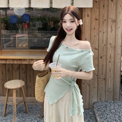 法式覆古斜领露肩短袖t恤