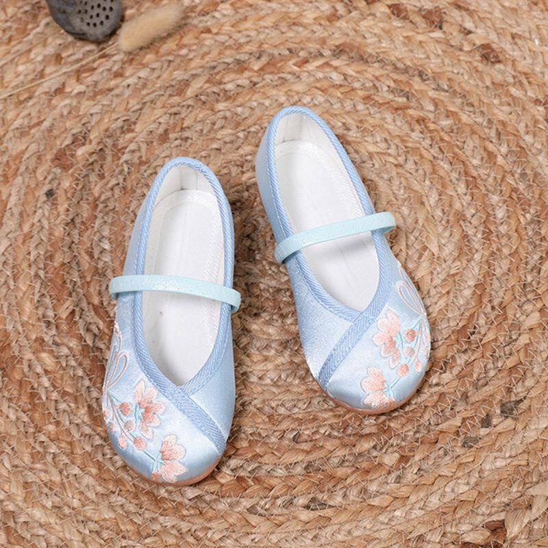 girl Retro Embroidered shoes Chinese style Ethnic style Hanfu children perform Dancing shoes baby Cloth shoes Performance shoesin the Shoes/Baby Shoes/Parent-child shoes , Traditional shoes/Hand-woven shoes  category - from Buy2taobao.com to provide professional Taobao agent buy service