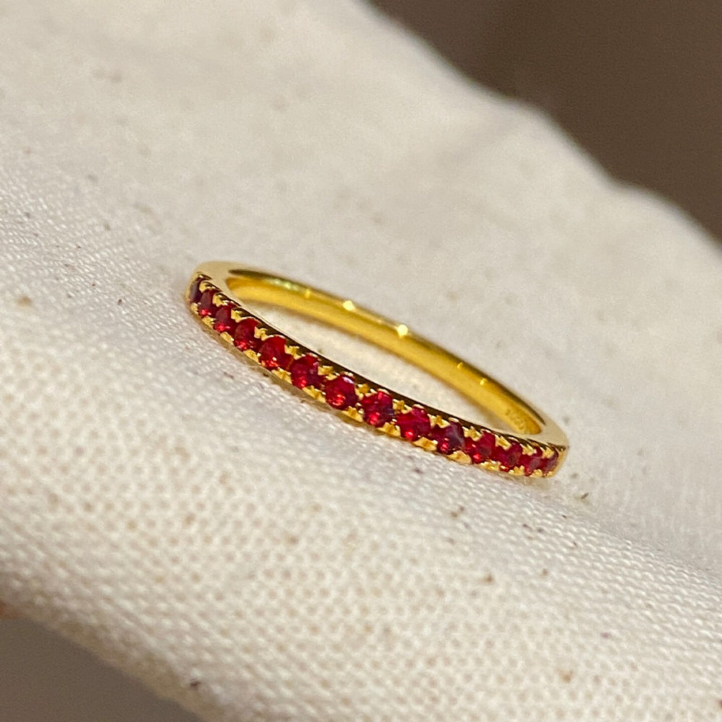 极细半圈红宝石排钻戒指尾戒女925银镀18K金本命年新年红复古显白