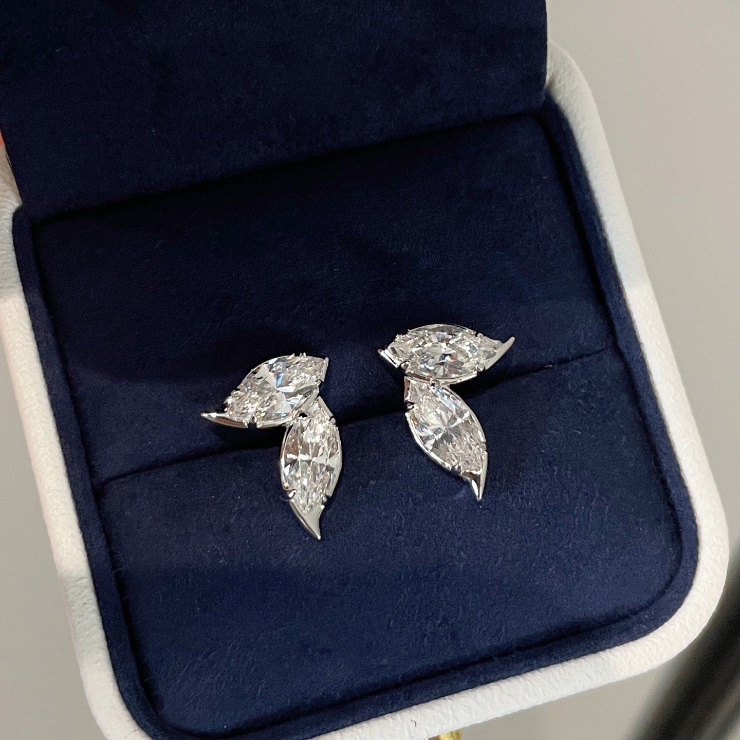 简洁大方1.25克拉马眼双叶仿真钻石耳钉女925纯银交错叶子耳环