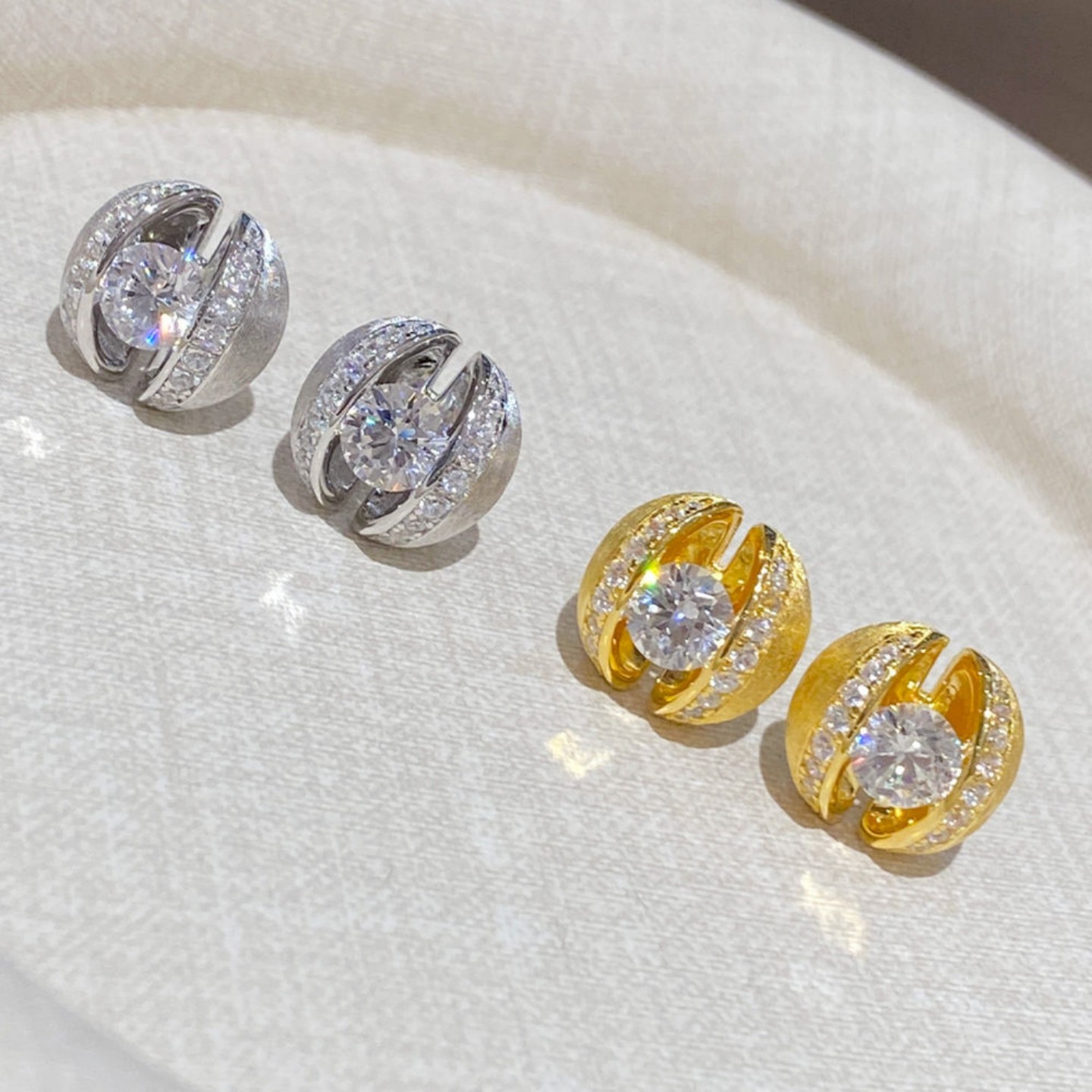 悬浮星球|金色50分拉丝马蹄莲镶钻耳钉女925银镀金复古时尚简约,饰品/流行首饰/时尚饰品新,银饰耳饰,淘宝优惠券,粉丝福利购,淘宝优惠卷