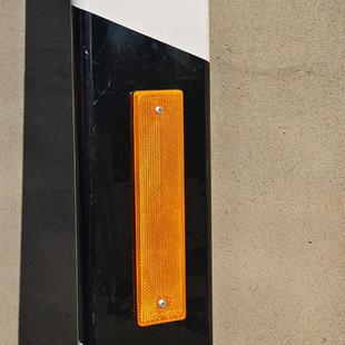 三交角反光警示通道反光柱式轮廓标附着片式高速路公路警示桩