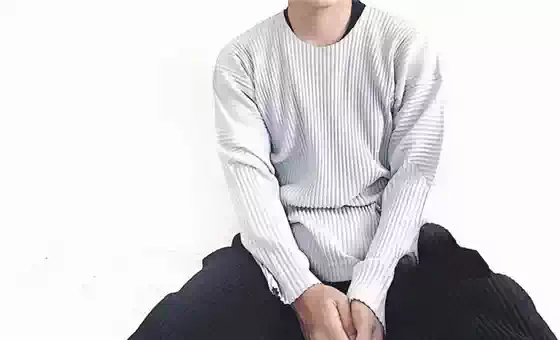 Casual Japanese-Style Unisex Loose Pleated Top with Dropped Shoulders and Round Neck, Spring and Autumn Long-Sleeve Tee Jk201