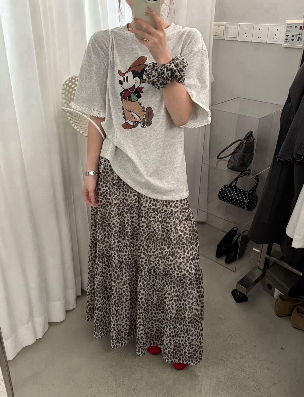 夏女宽松慵懒设计感花边拼接米奇T恤+垂感雪纺豹纹蛋糕裙套装女