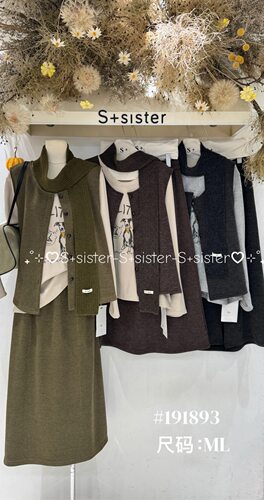 冬款S+女潮印花舒适长袖T恤显瘦马甲高腰半身裙3件套套装(配围巾)