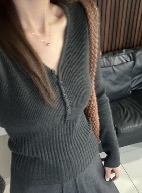 韩系灰色V领针织打底衫女内搭秋冬新款加厚软糯收腰显瘦长袖上衣