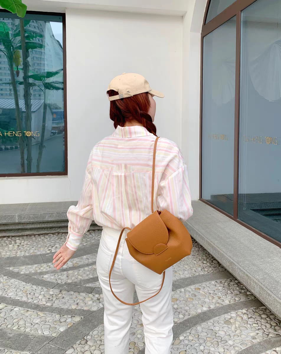 真皮小众新款设计双肩背包单肩斜跨女包时尚经典法式牛皮笑脸包
