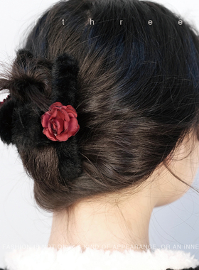 ithree/山茶花毛绒发夹优雅ins风高端气质抓夹高法式后脑勺鲨鱼夹