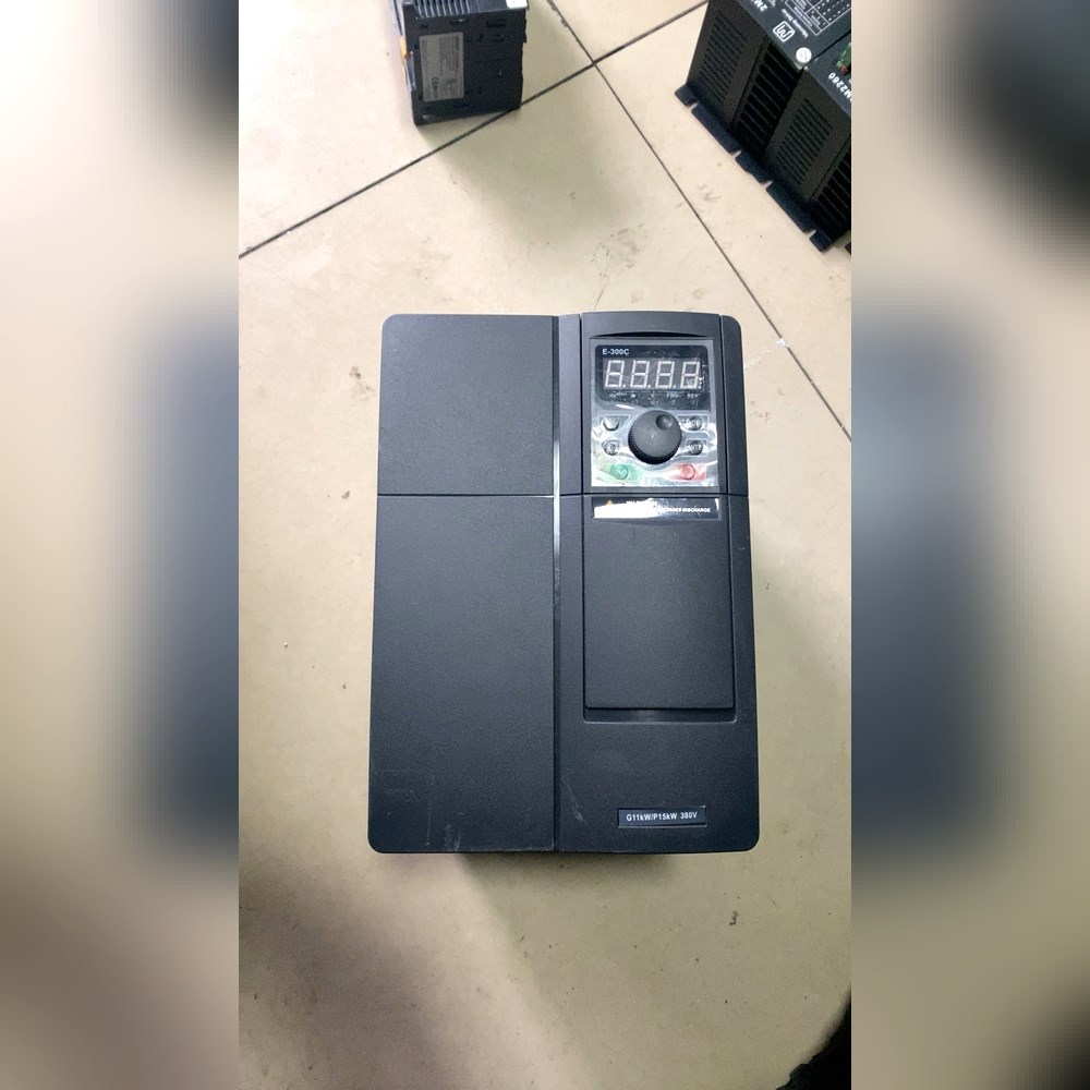 紫日 ZVF300-G011P015T4MD 成色如图 议价