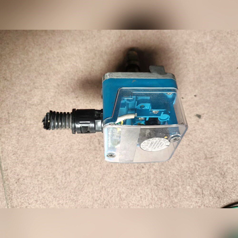 日本山武azbil压力开关C6097A0110 包好 议价