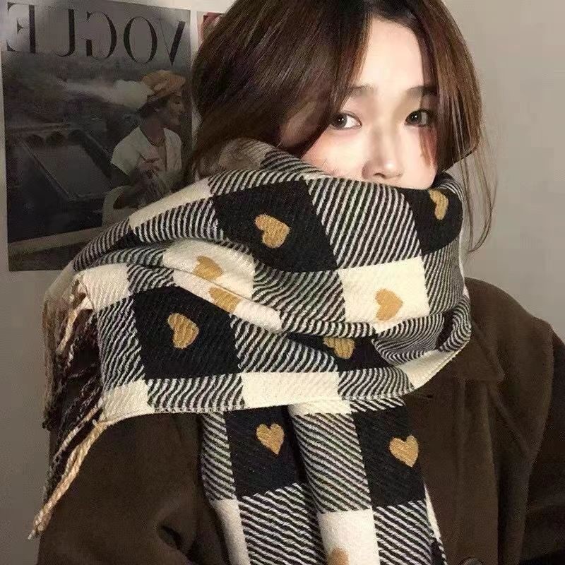 双面爱心格子围巾网红小熊仿羊绒女秋冬披肩加厚外搭围脖