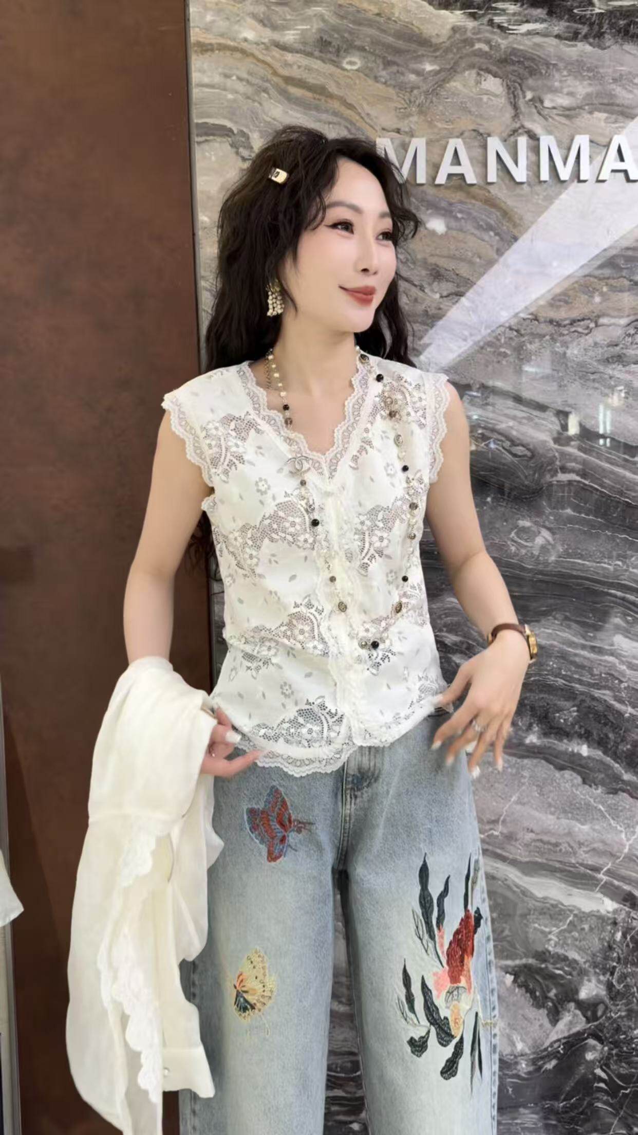 曼曼家2026新款法式浪漫花边V领蕾丝钩花背心女洋气外穿内搭上衣