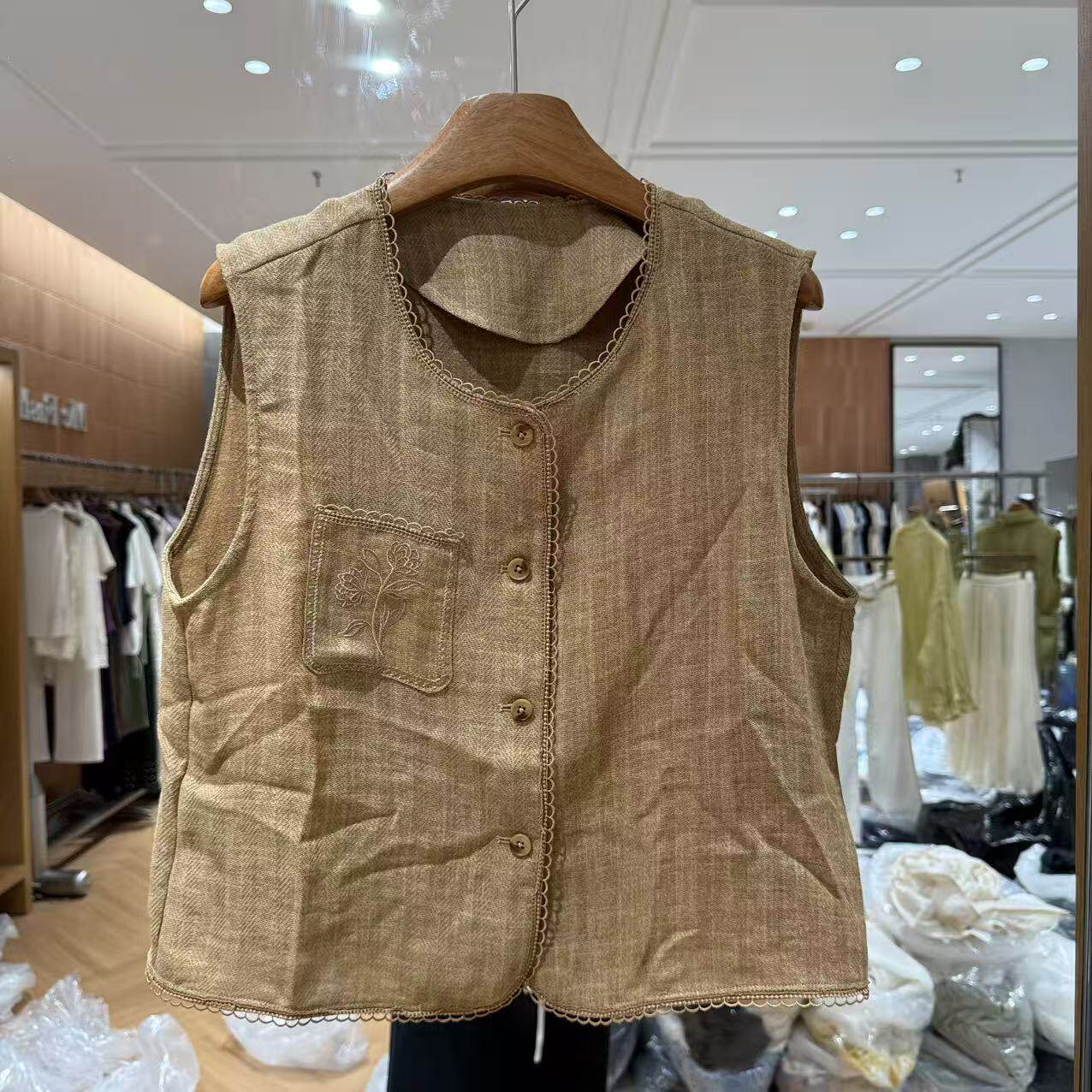 欧洲站2026夏新款欧货复古花边圆领刺绣单口袋无袖亚麻马甲女5135