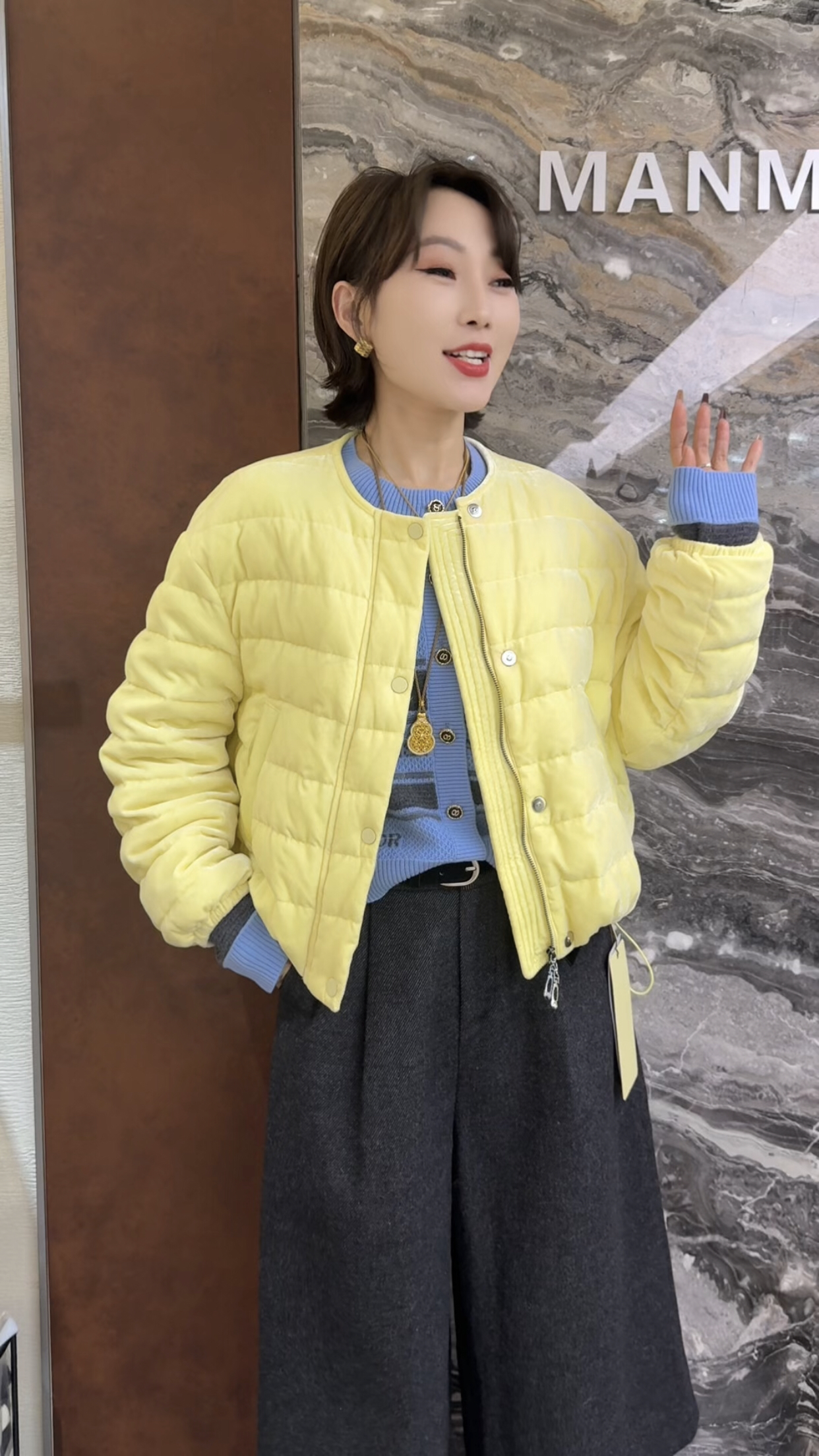 曼曼家2025冬新时尚圆领拉链短款羽绒服小清新减龄甜美外套2661