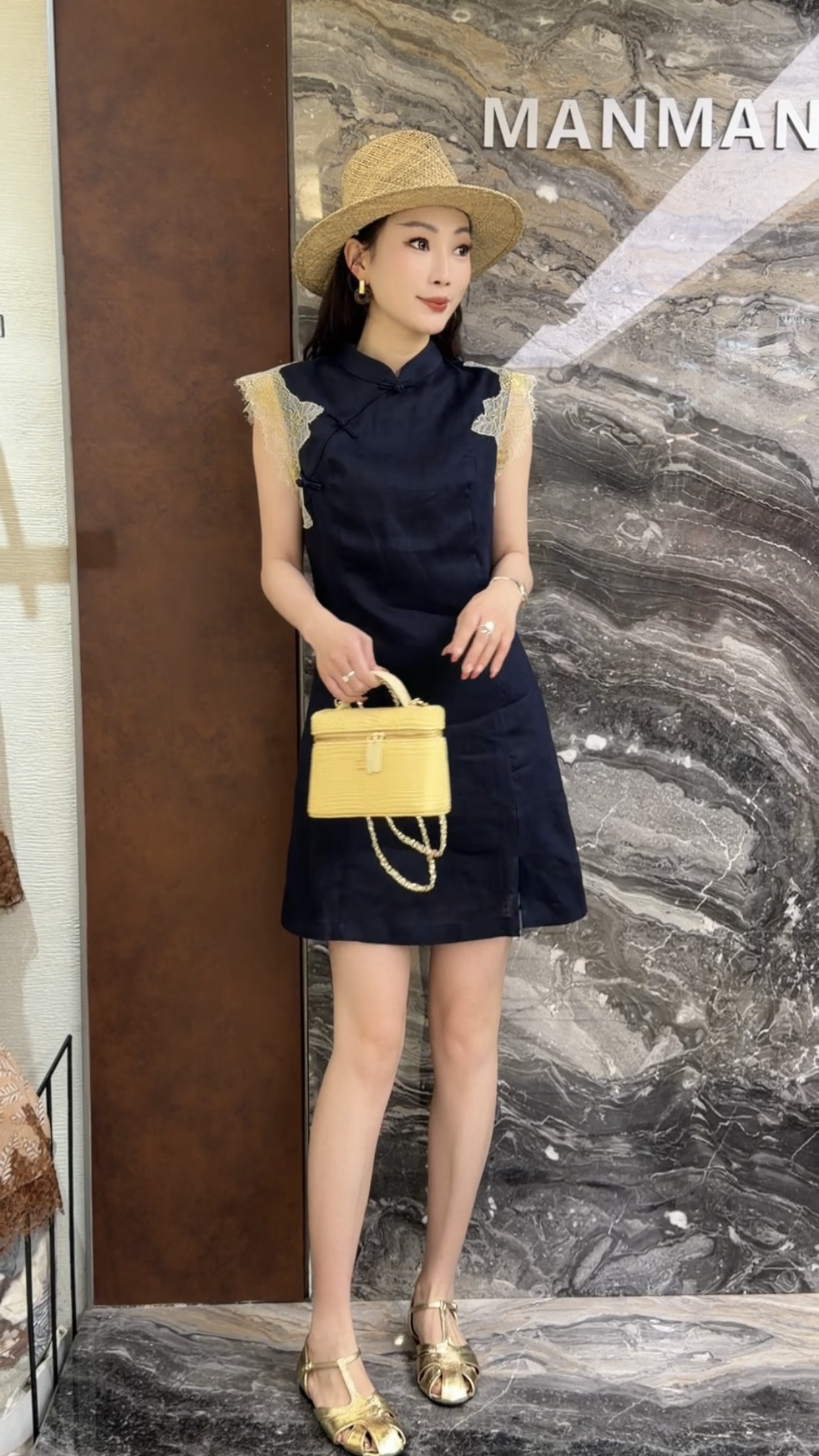 曼曼家2026夏新款欧货斜襟领旗袍风拼接无袖蕾丝连衣裙女591416