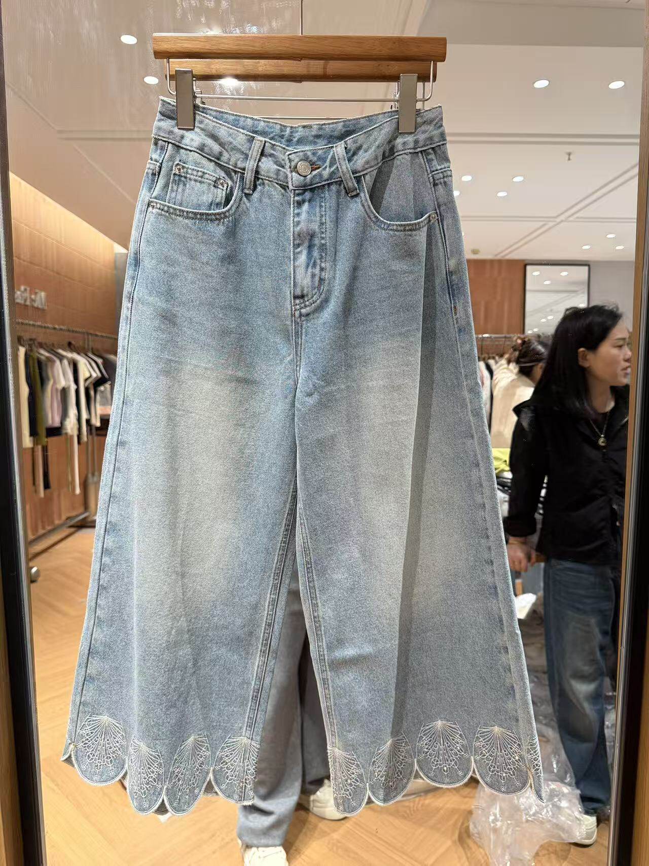 欧洲站2026新款时尚刺绣花瓣减龄裤脚高腰阔腿八分牛仔裤女60-128