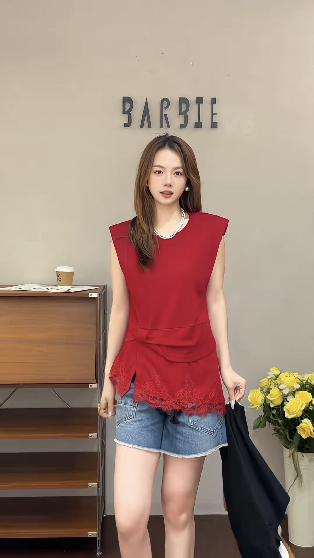 欧洲站2026夏新款欧货时尚圆领垫肩无袖拼蕾丝边背心女1270