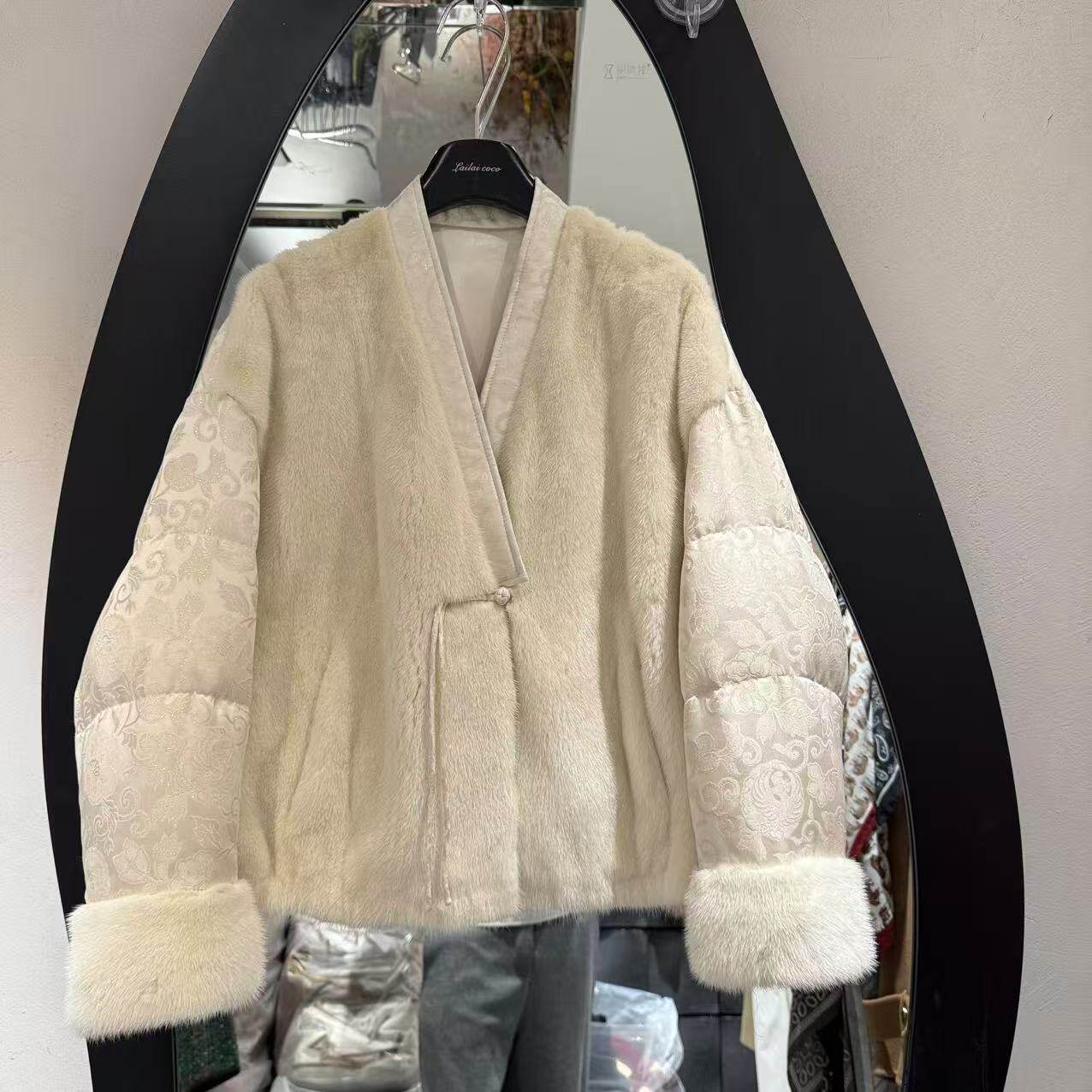 欧洲站2025冬新款新中式V领水貂毛拼接90白鹅绒轻奢宽松外套5037
