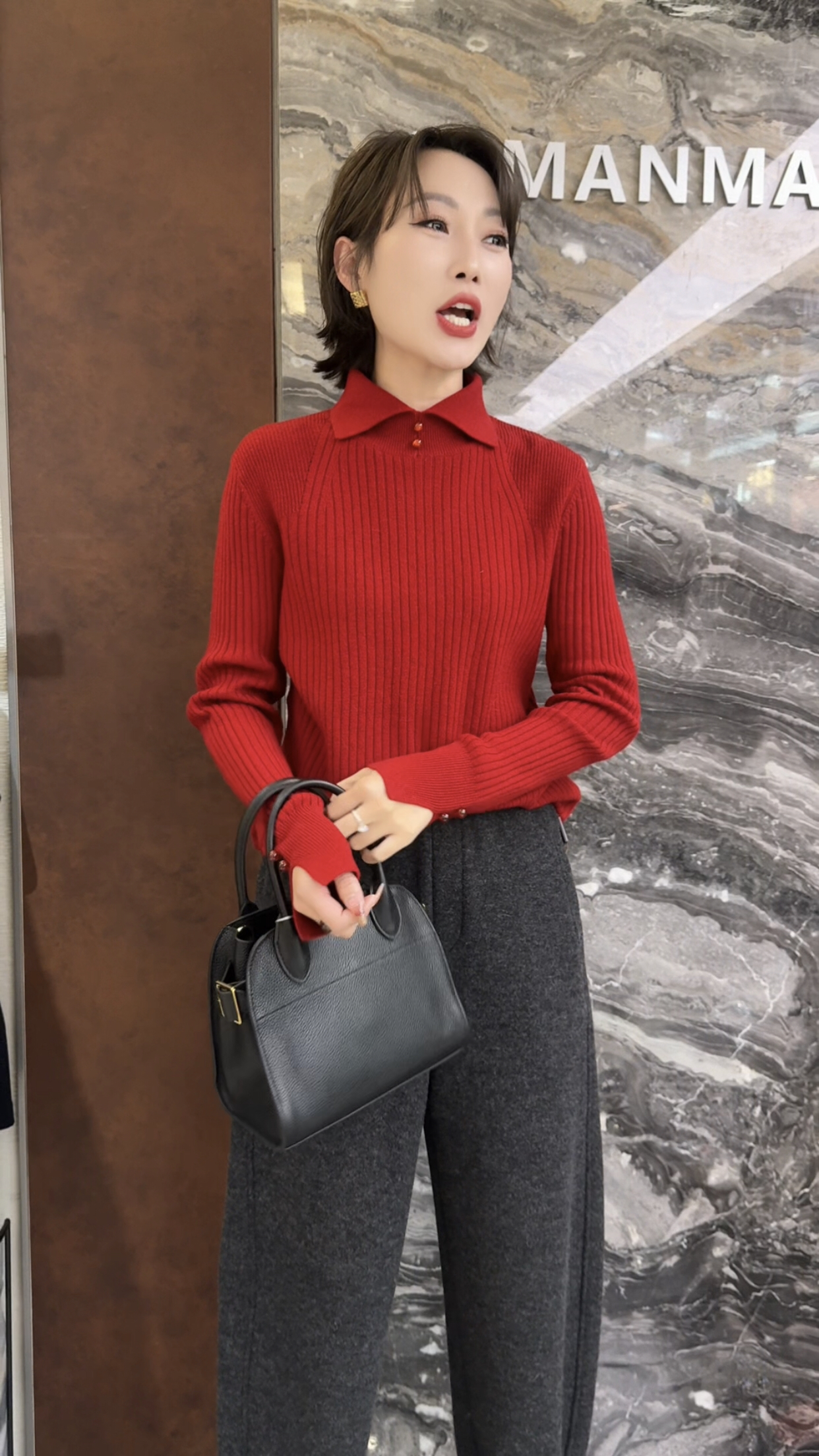 曼曼家2025新款女装翻领简约钉珠扣百搭保暖内外穿针织毛衣上衣女