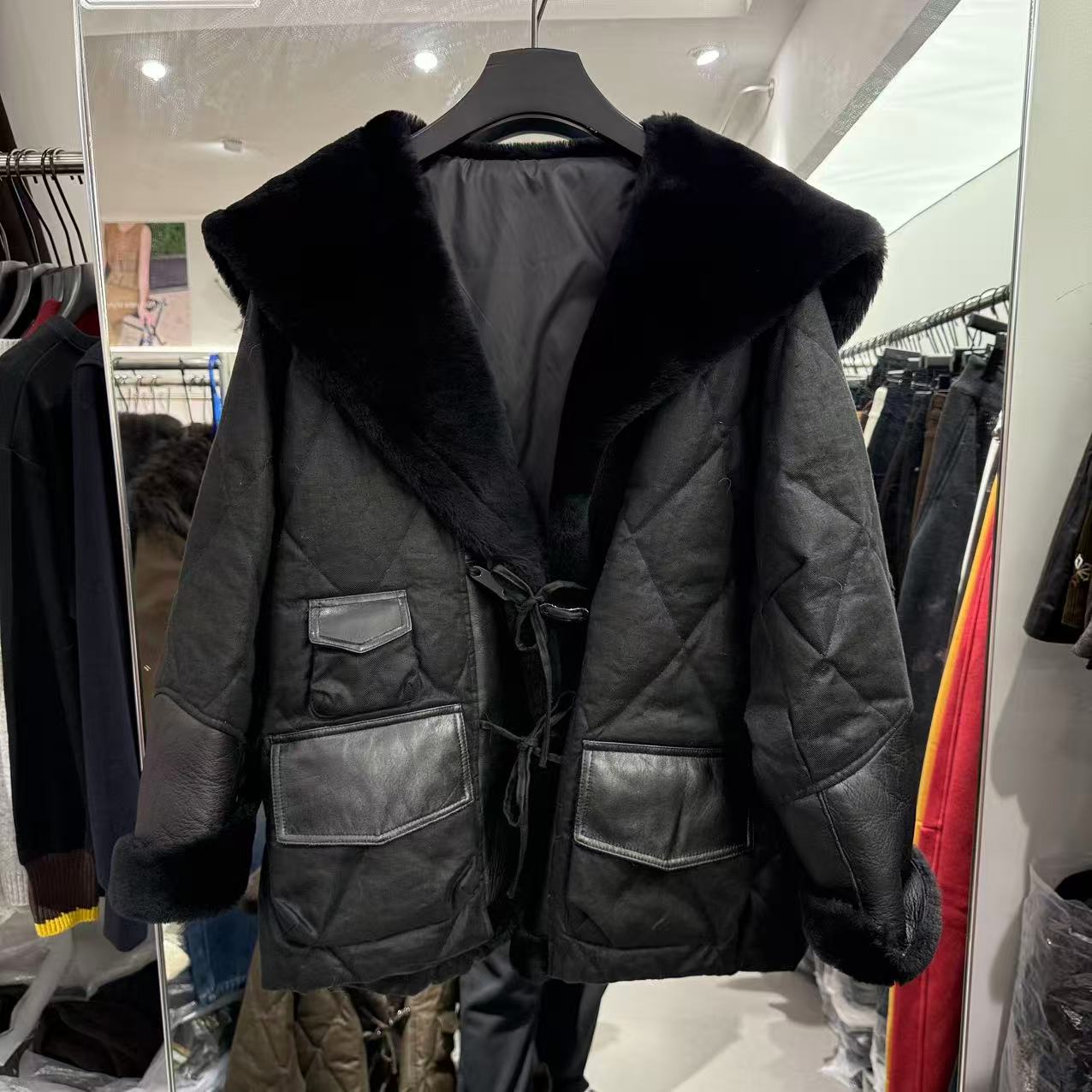 欧洲站2025冬新时尚皮毛一体拼亚麻皮质口袋宽松皮草鹅绒服98026