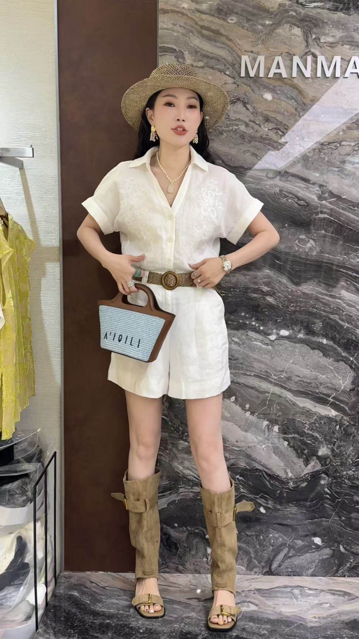 曼曼家2026夏新款翻领重工刺绣轻薄短袖编织腰带时尚洋气连体短裤