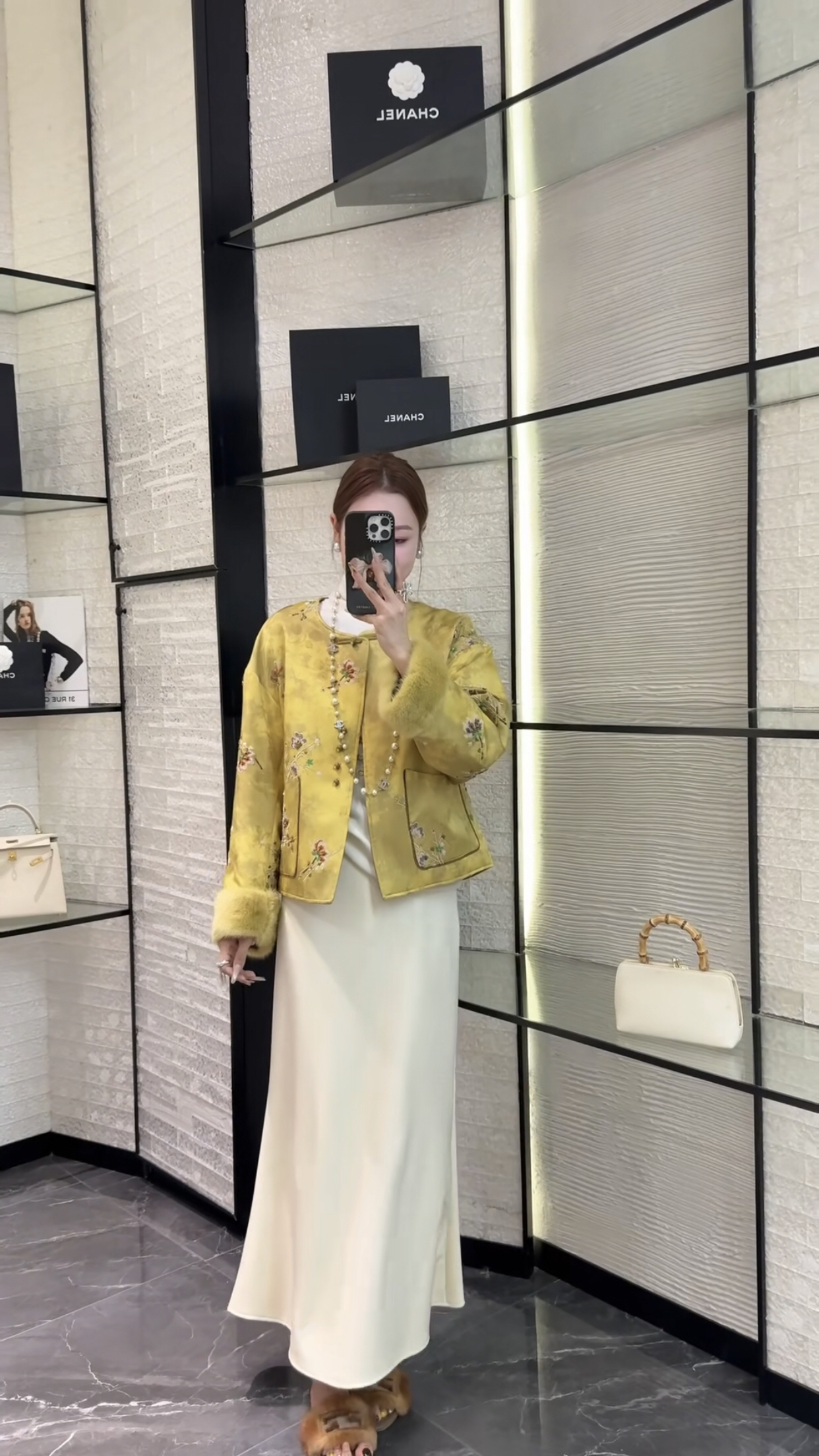 欧洲站2025冬新时尚圆领盘扣重工刺绣提花双口袋国风羽绒服外套女