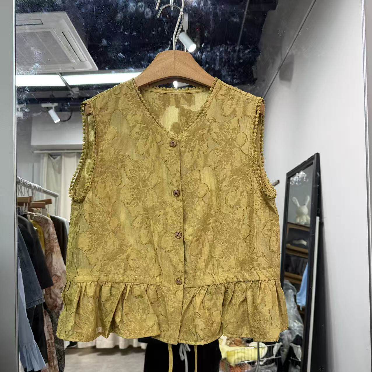 欧洲站2026夏新款欧货V领单排扣国风提花荷叶边洋气马甲上衣1617